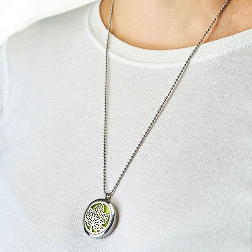 Aromatherapy Diffuser Necklace with Four Leaf Clover Design 30mm
