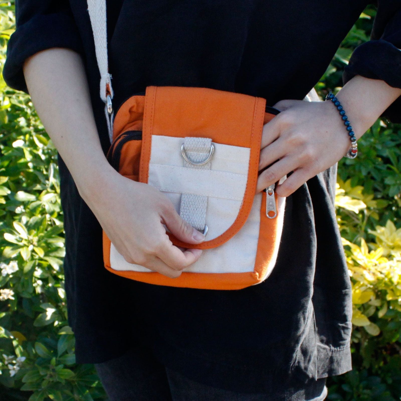 Natural Travel Bag in Turmeric for Stylish and Functional Use