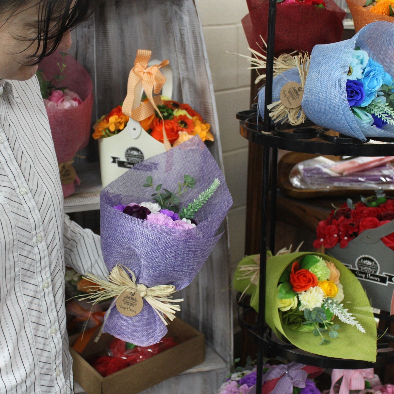Standing Soap Flower Bouquet in Blue for a Luxurious Bath Experience