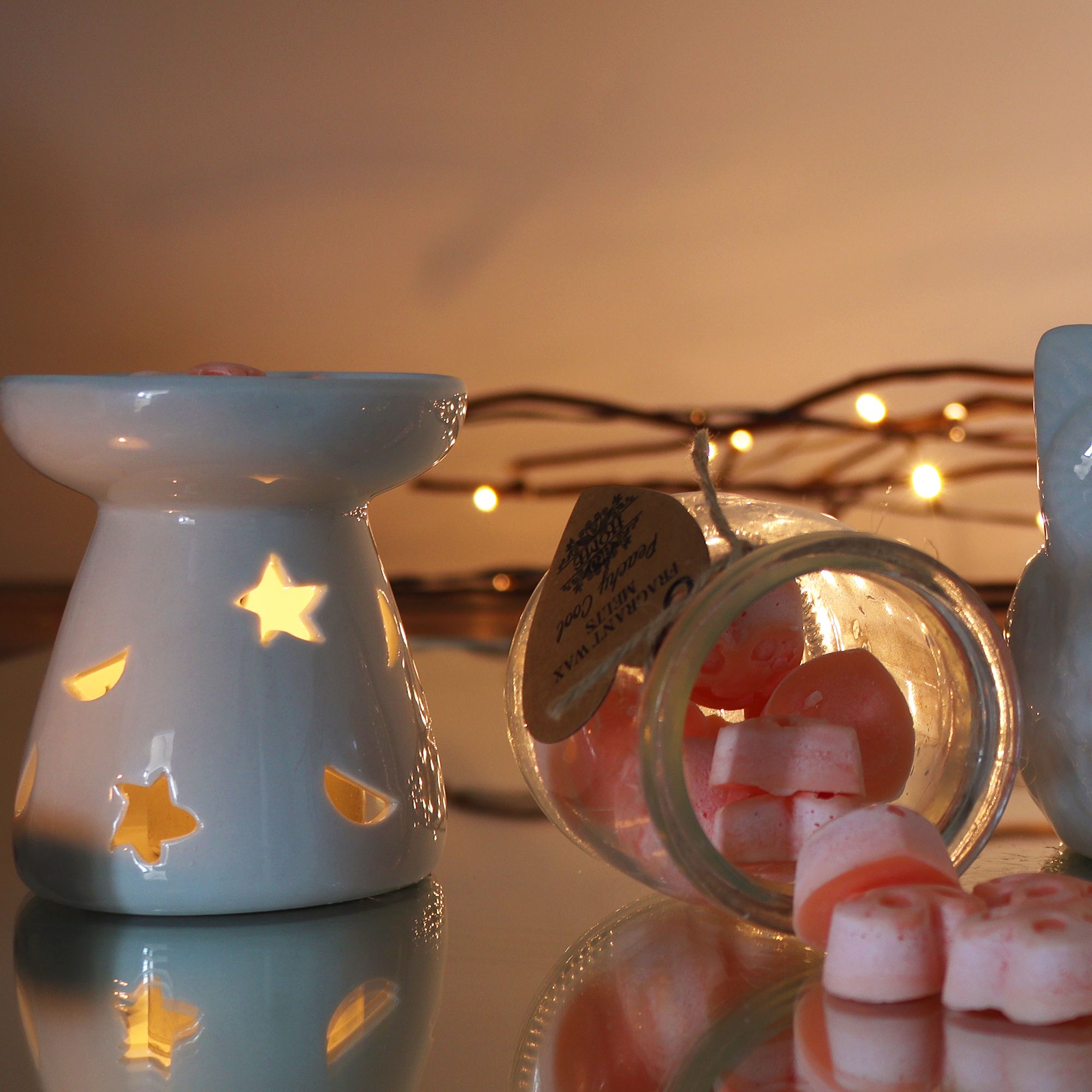 Classic White Oil Burner with Moon and Star Design for Fragrance
