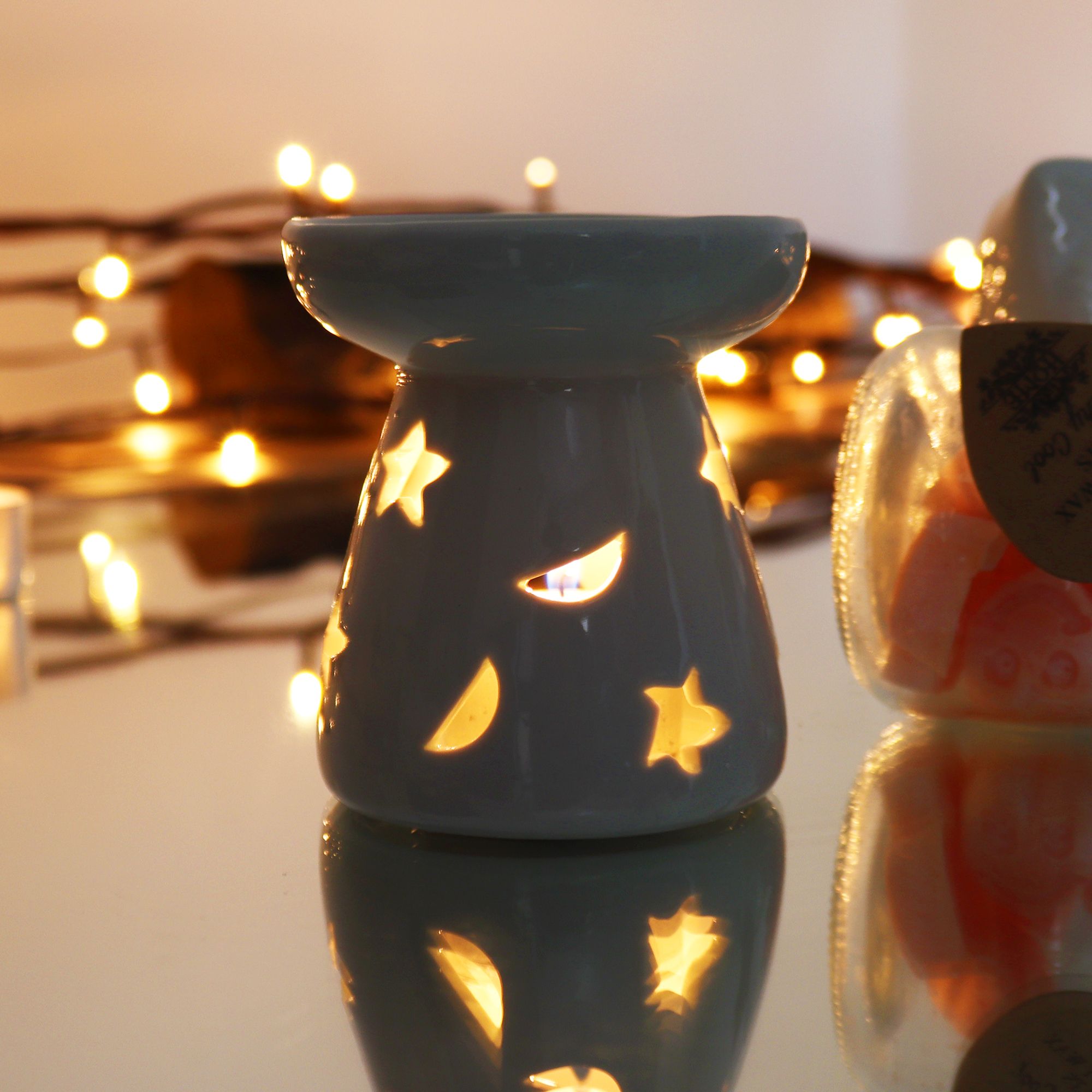 Lrg Classic White Oil Burner with Moon and Star Design for Fragrance