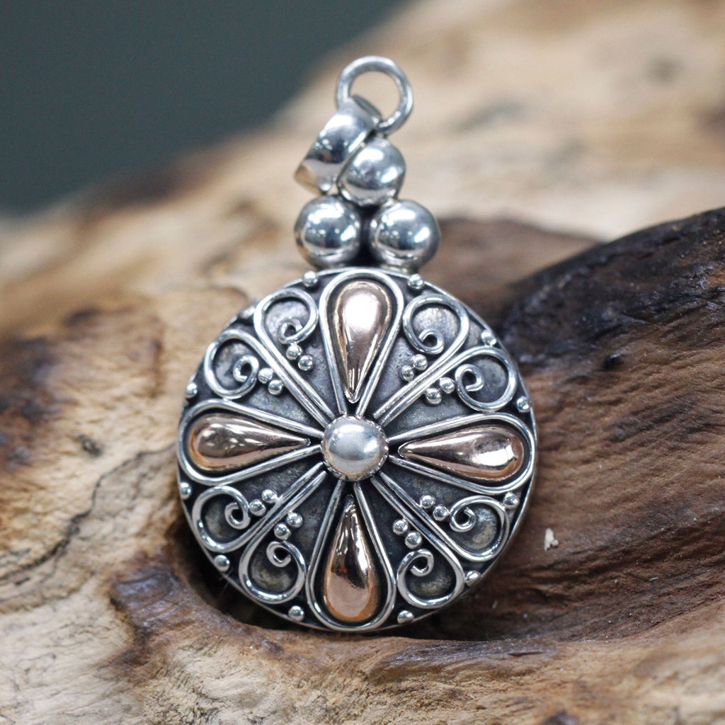 Silver & Gold Pendant Classic Round for Elegant Gift Giving